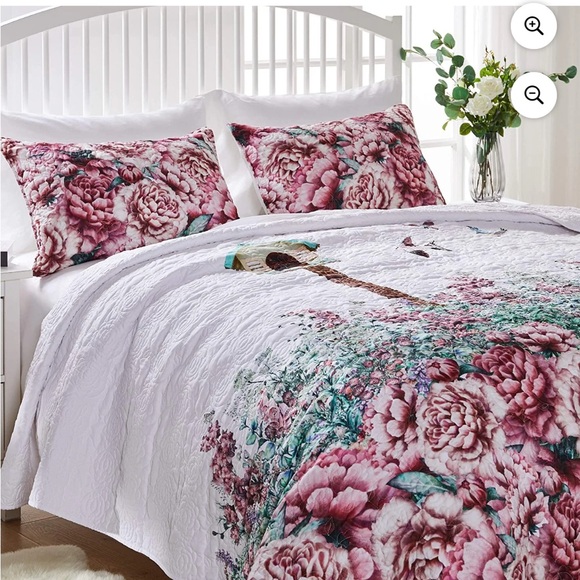 NWT’s Barefoot Bungalow Bailey's Floral Birdhouse Quilted Pillow Sham Set - Picture 1 of 15